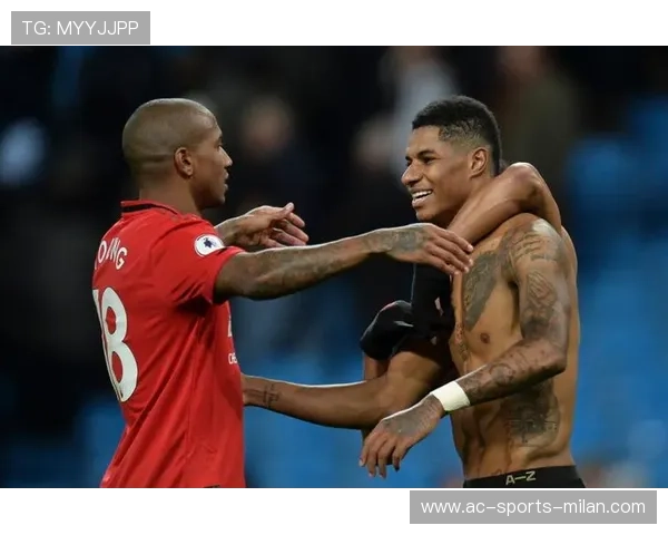 拉什福德新纹身惊现球迷群：一场视觉盛宴还是隐秘信号？