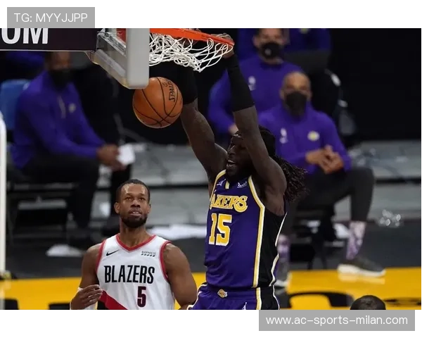 詹姆斯快攻双手暴扣，湖人彻底点燃主场气氛